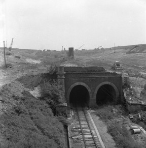 Godarville - BD-7406 - 1976-11-01 Godarville, tunnel -  André DAGANT.jpg